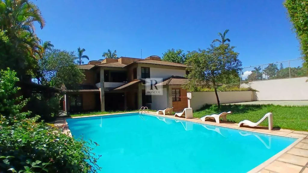 Casa com piscina na orla da lagoa da Pampulha