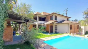 Casa com piscina na orla da lagoa da Pampulha